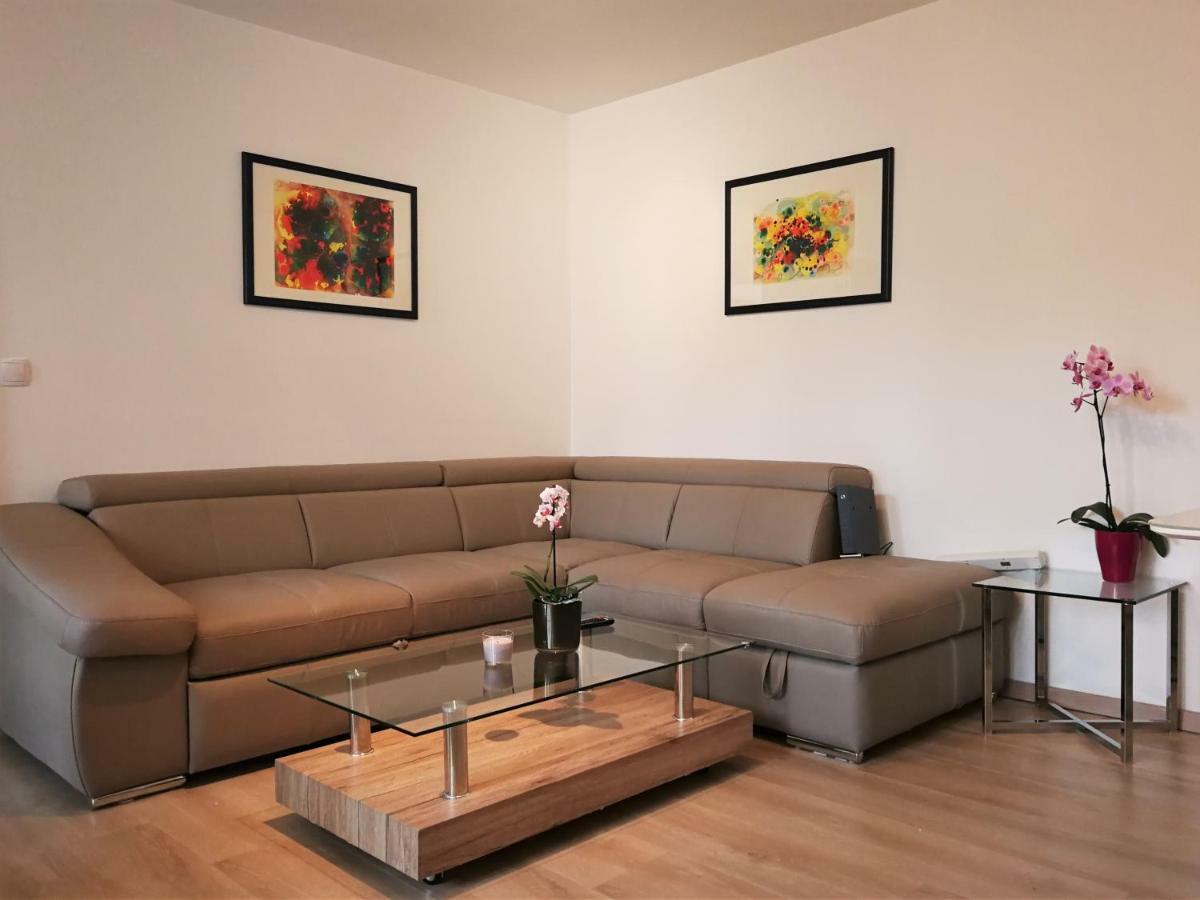 Apartment Central-apt At Lake, Citycenter 5min, Fair 18min!!! *